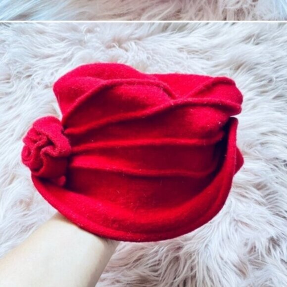 Vintage Wool Cloche Hat with Flower Accent piece 1920's/1930's Style- Red - Picture 14 of 16